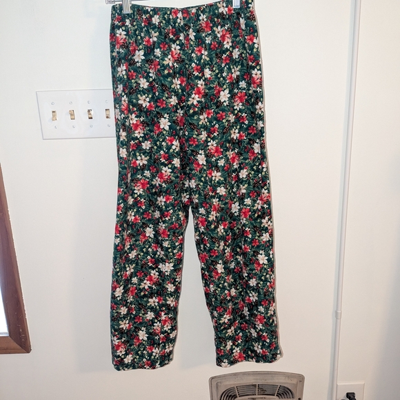 Floral Pinecone Pajamas Set - Picture 2 of 9
